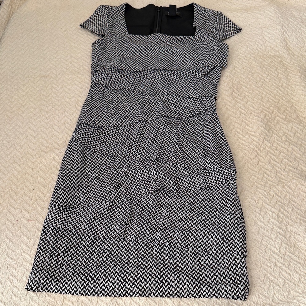 Instantly slimming White House Black Market Black and White houndstooth Dress